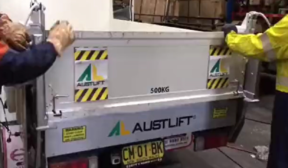 小噸位折疊尾板